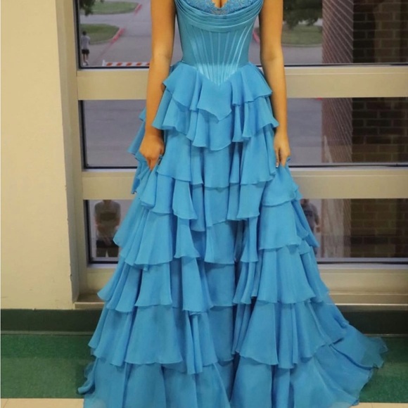 Elegant Blue Tiered Evening Gown: prom dress - Picture 4 of 4